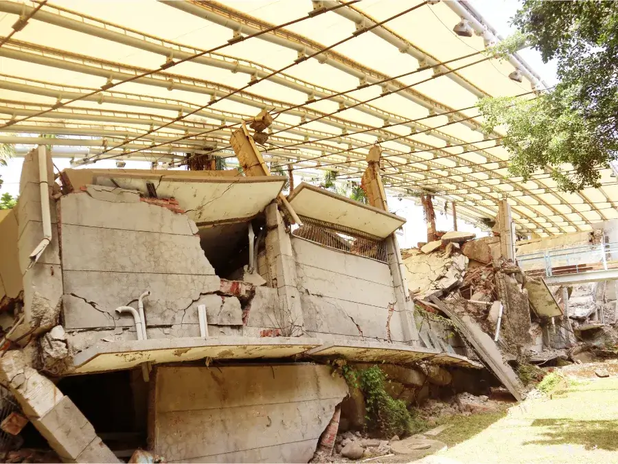 921地震教育園區-倒塌的校舍建築