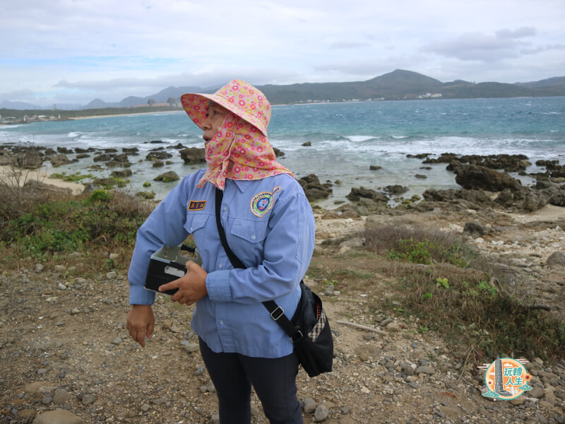 後壁湖潮間帶導覽體驗行程，穿著淺藍色制服的解說員阿姨就帶著我們出發了。