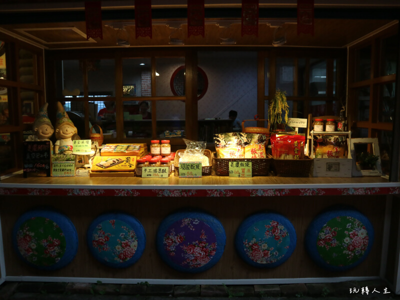 高雄市美濃區景點-美濃民俗村，把以前晒菸葉的菸樓和客家人住的四合院蓋在一塊，完全就是客家文化的縮小版。