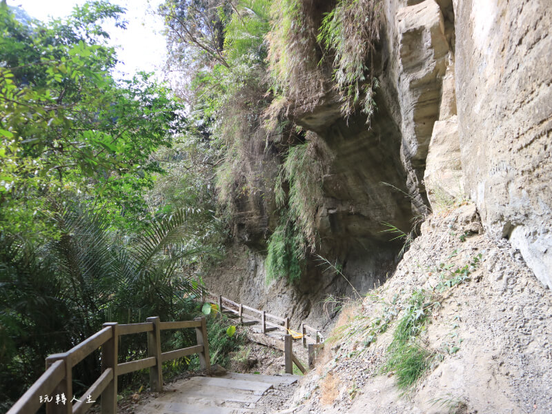 嘉義縣梅山鄉景點-青年嶺步道，久而久之，當地人就把這個地方叫做「青年嶺」，意思就是只有青年才爬得上去的山嶺。
